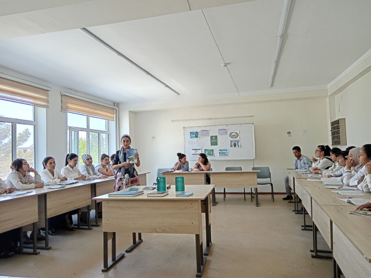 Molekulyar fizika fani darsligi hamda FizikPraktikum o‘quv qo‘llanmalarining taqdimoti o‘tkazildi.